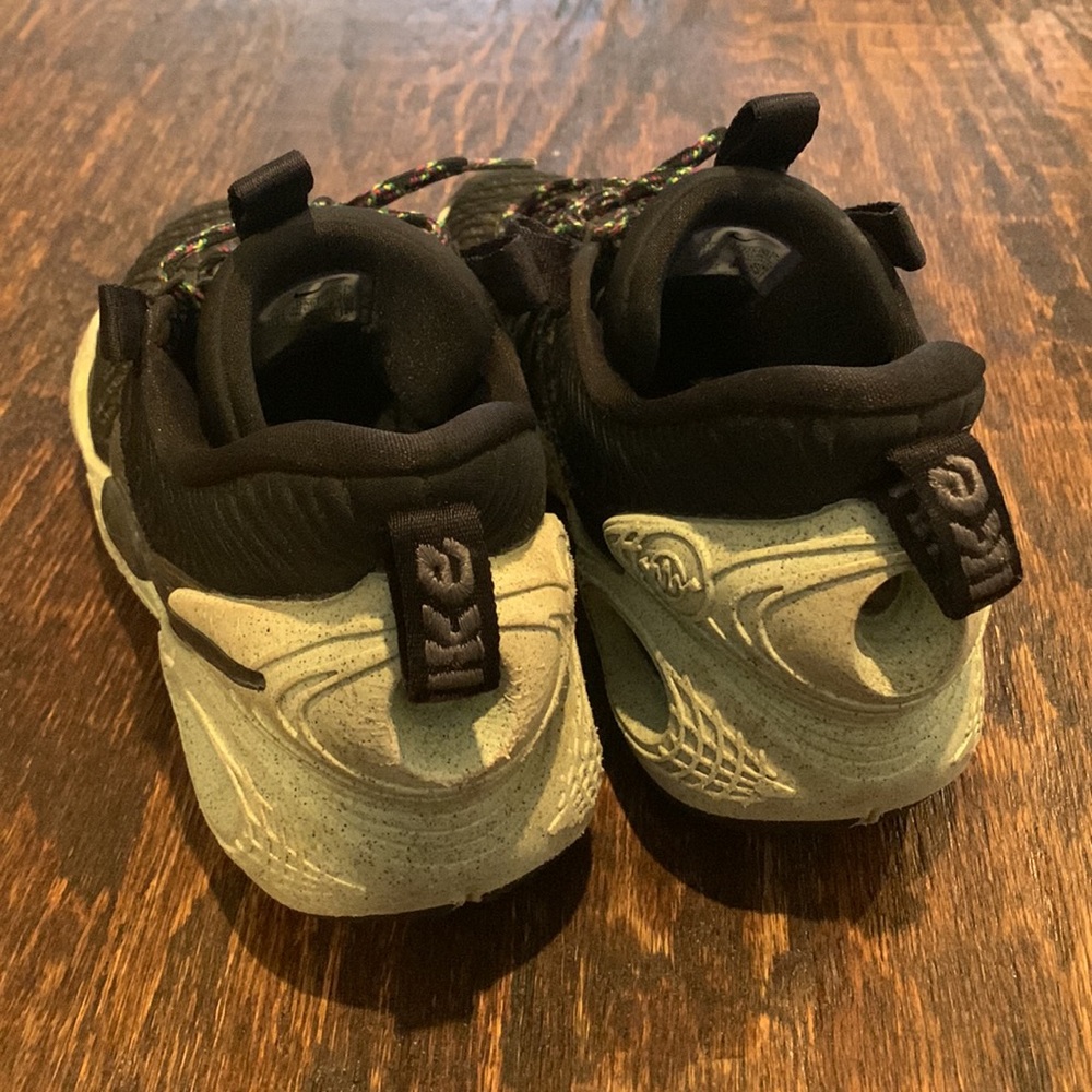 Nike Cosmic Unity Green Glow - Picture 2 of 7